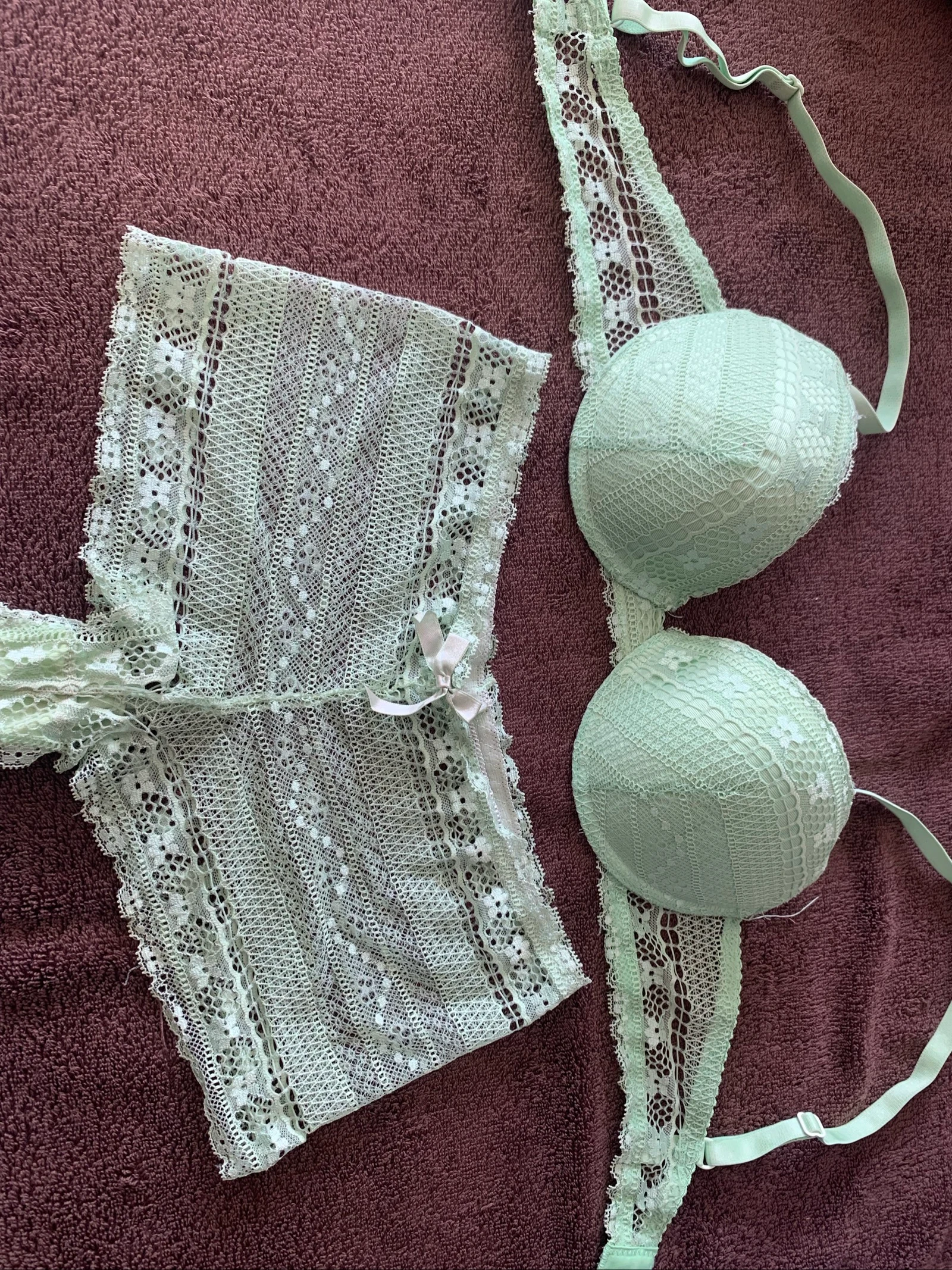 Ensemble lingerie dentelle vert d’eau – Soutien-gorge 85B & shorty 36 – Neuf